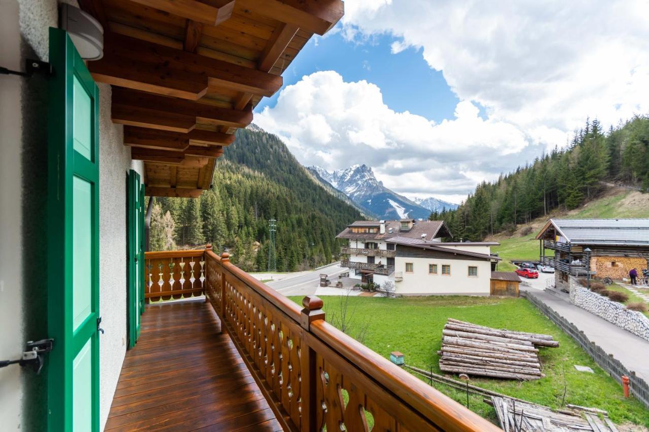 Chalet Butterfly 2 Mazzin Buitenkant foto